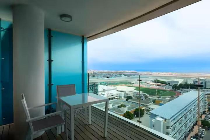 Seaside Serenity Oasis - High Floor - Stunning Views Гибралтар Экстерьер фото
